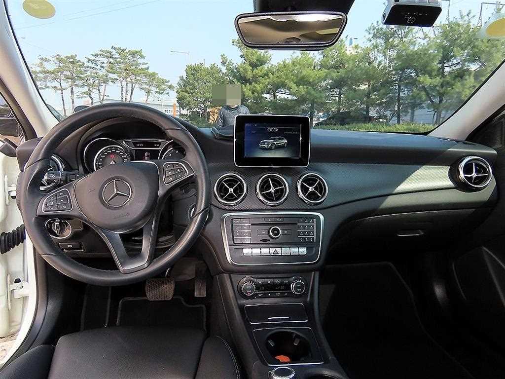 Mercedes Benz GLA Class - Vista 7