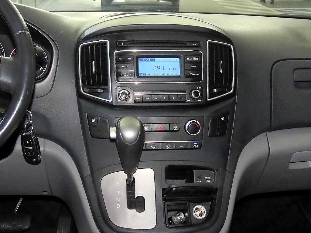 HYUNDAI Starex - Vista 11