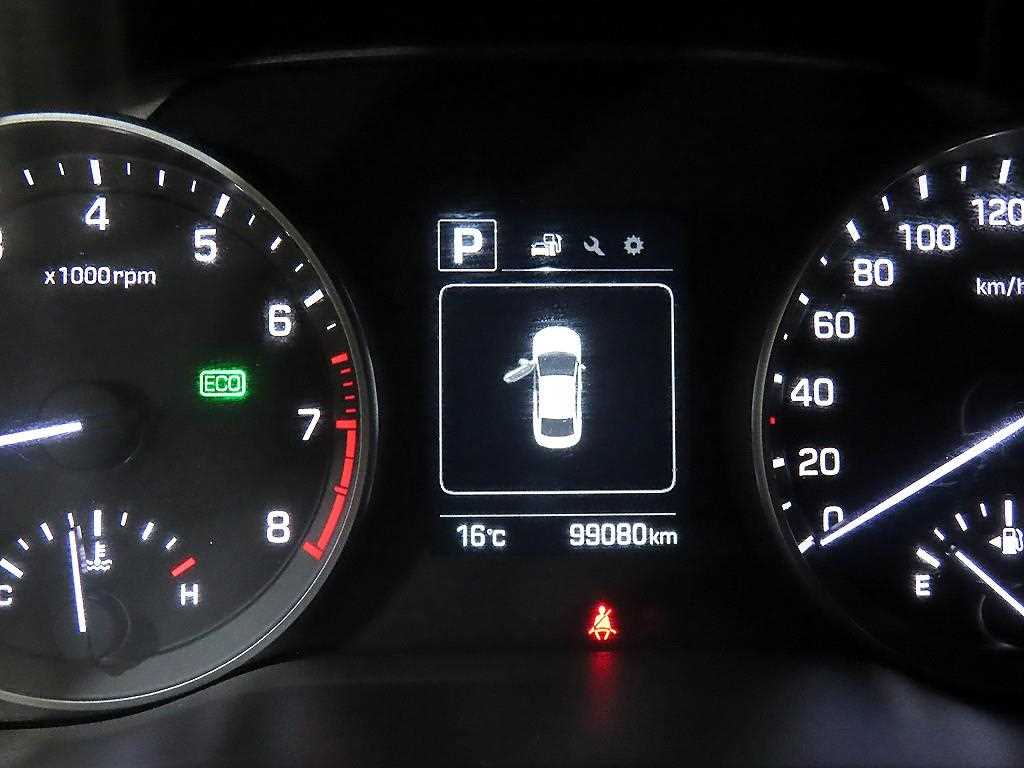 HYUNDAI Avante - Vista 9