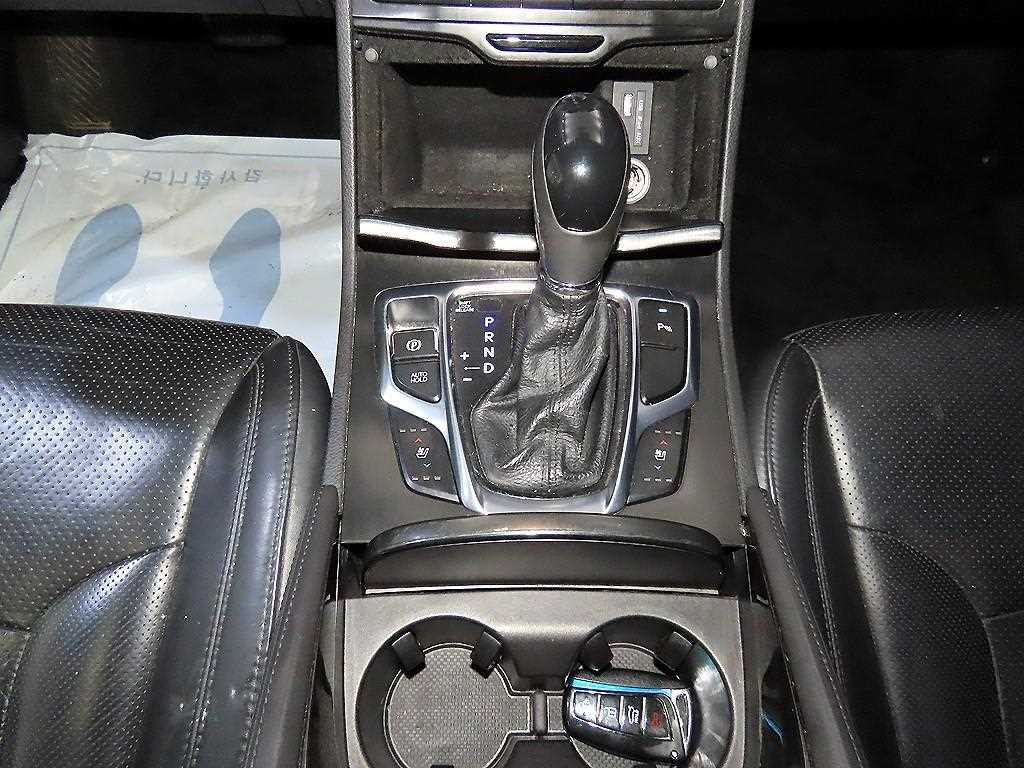 HYUNDAI Grandeur - Vista 12