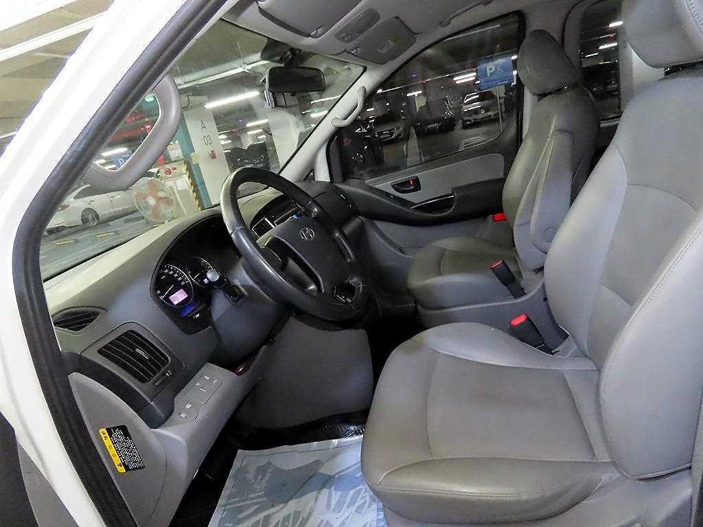 HYUNDAI Starex - Vista 6