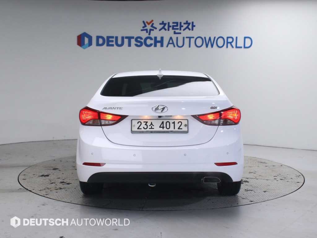 HYUNDAI Avante - Vista 4