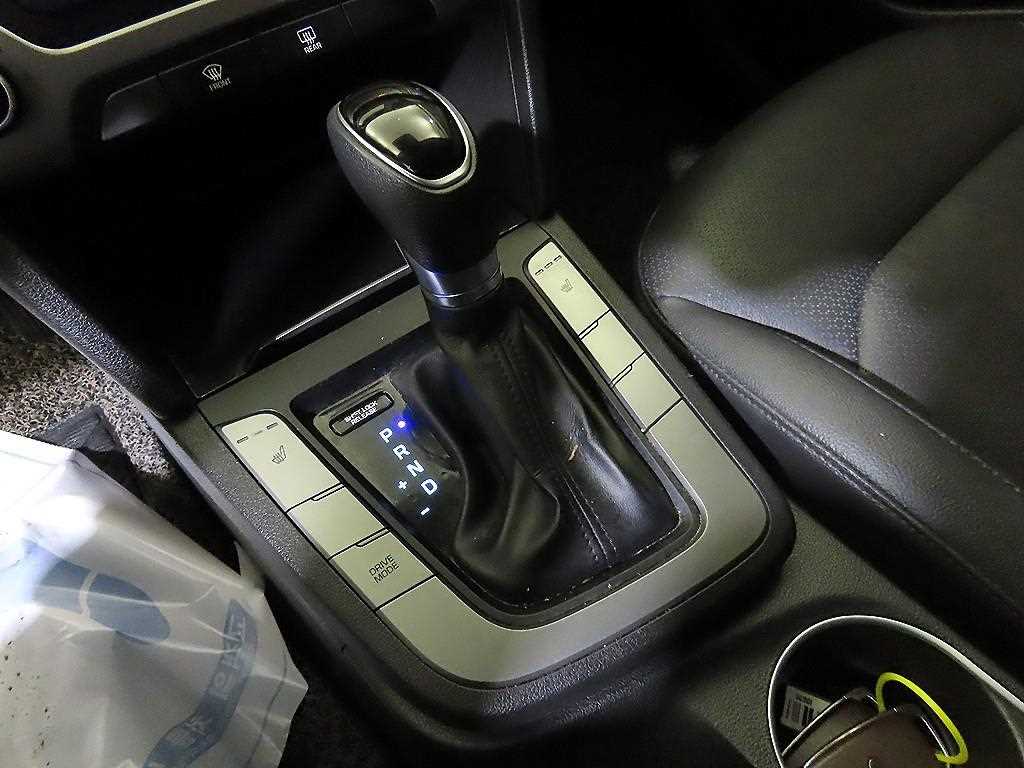 HYUNDAI Avante - Vista 12