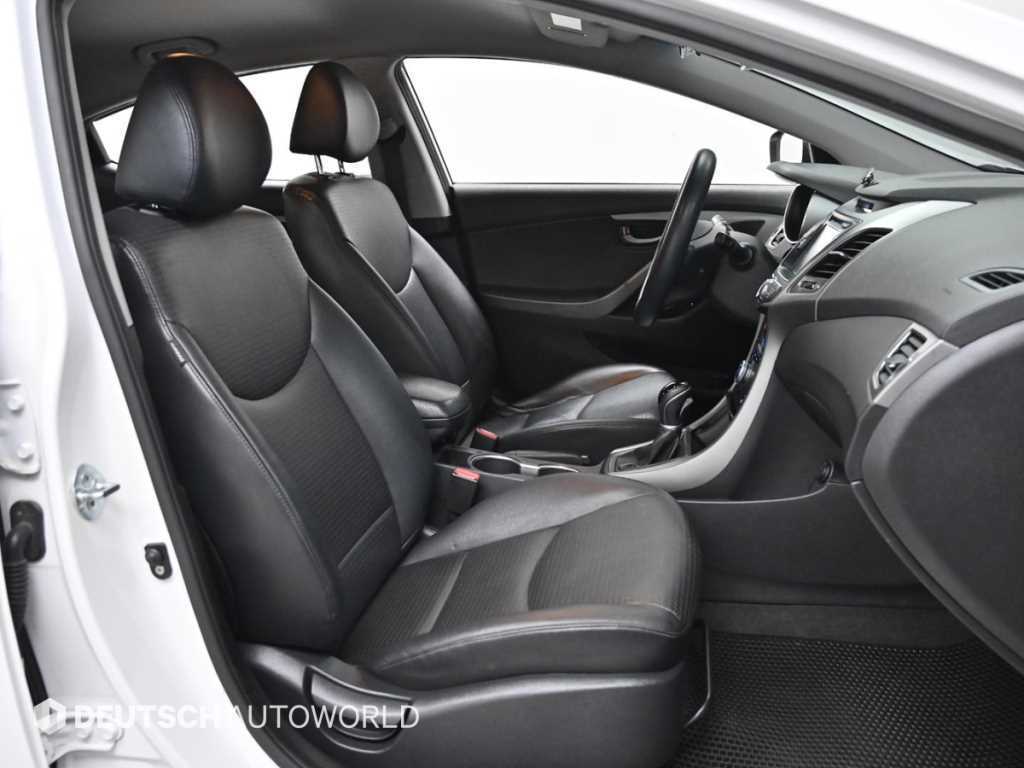 HYUNDAI Avante - Vista 10