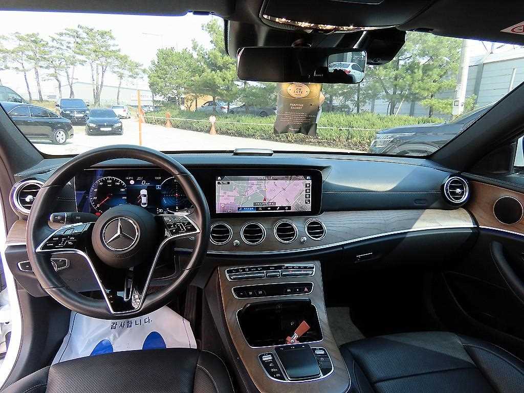 Mercedes Benz E class - Vista 7