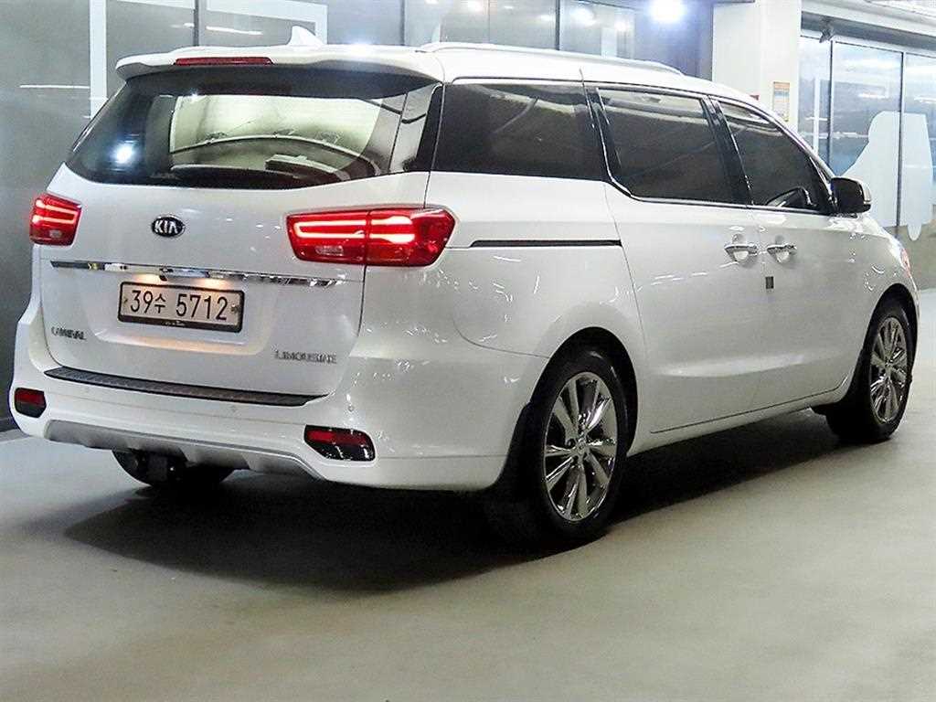 KIA Carnival - Vista 4