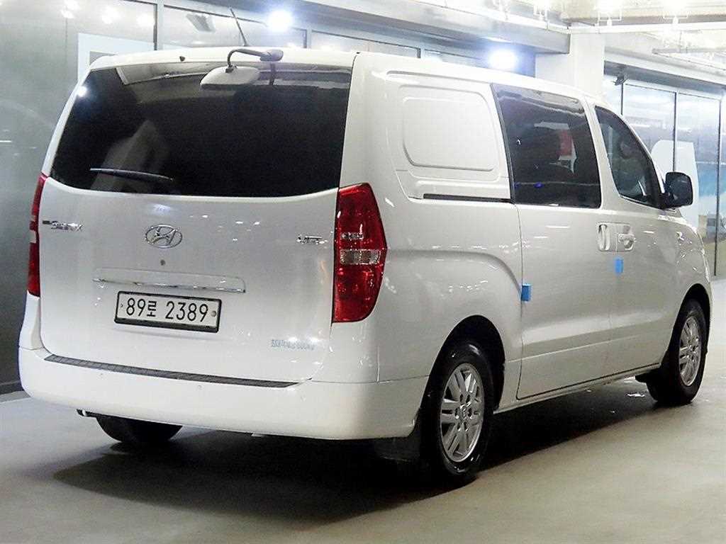 HYUNDAI Starex - Vista 4