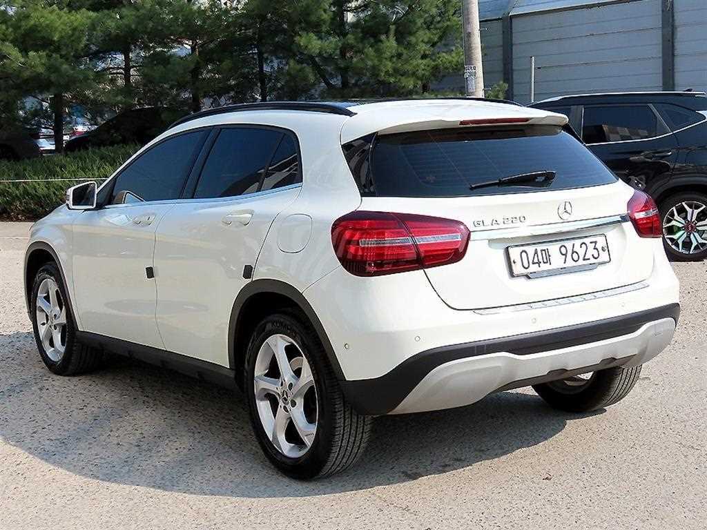 Mercedes Benz GLA Class - Vista 3