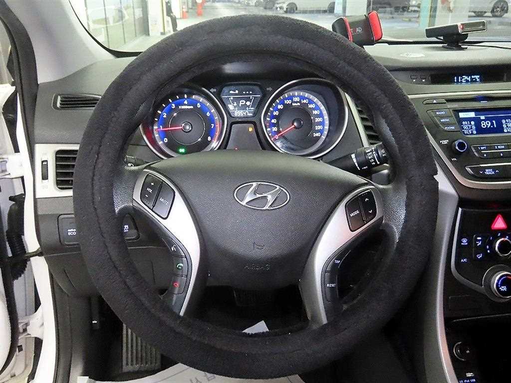 HYUNDAI Avante - Vista 8