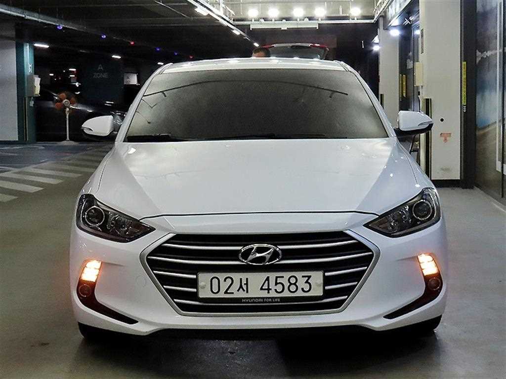 HYUNDAI Avante - Vista 2