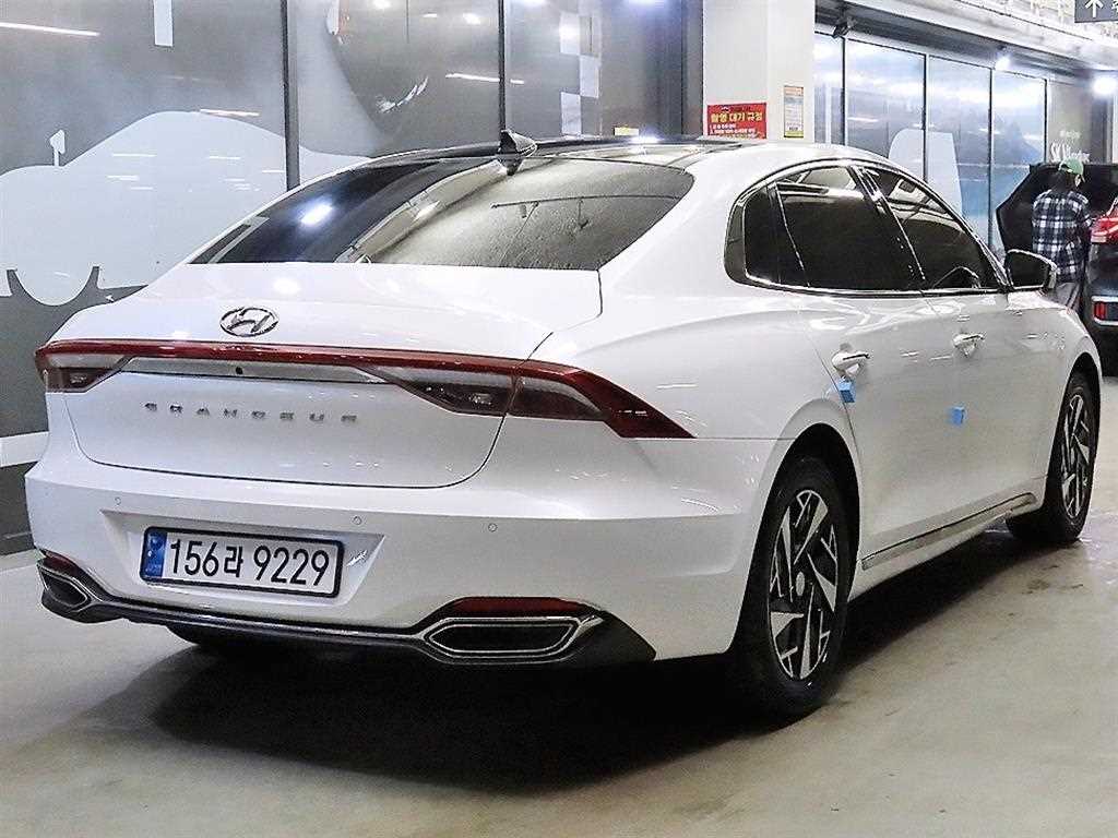 HYUNDAI Grandeur - Vista 4