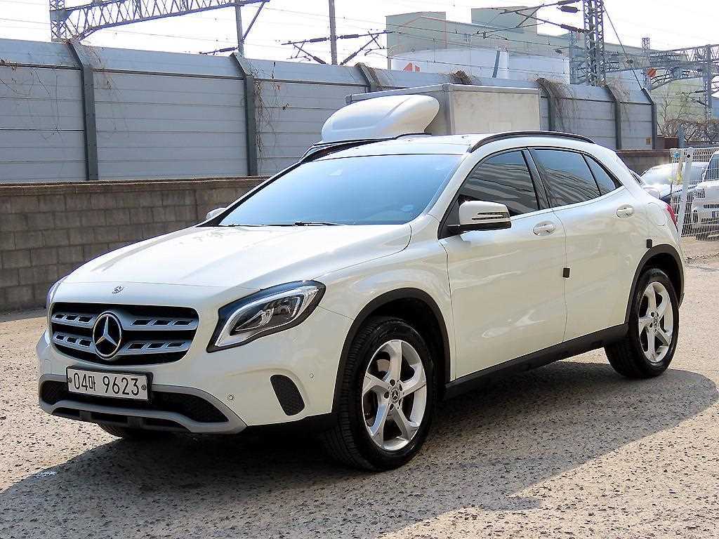 Mercedes Benz GLA Class - Vista 2