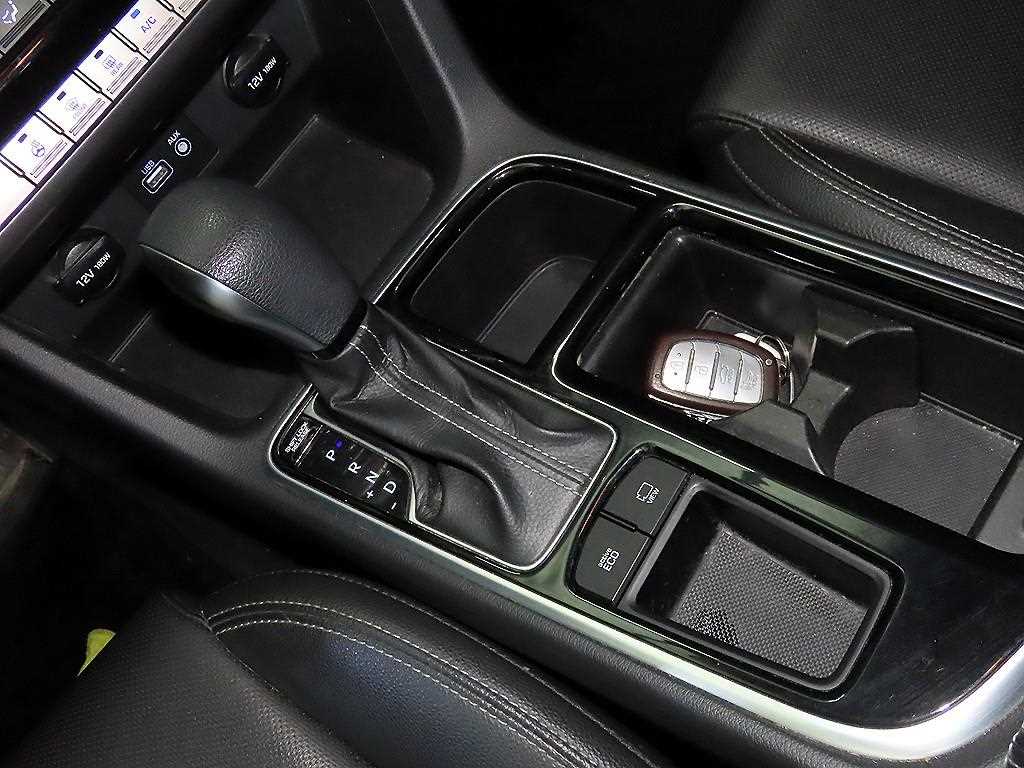 HYUNDAI Sonata - Vista 12