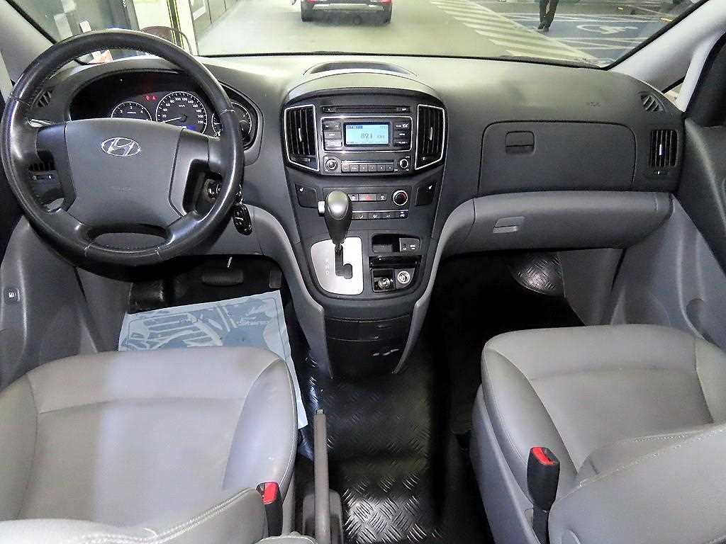 HYUNDAI Starex - Vista 10