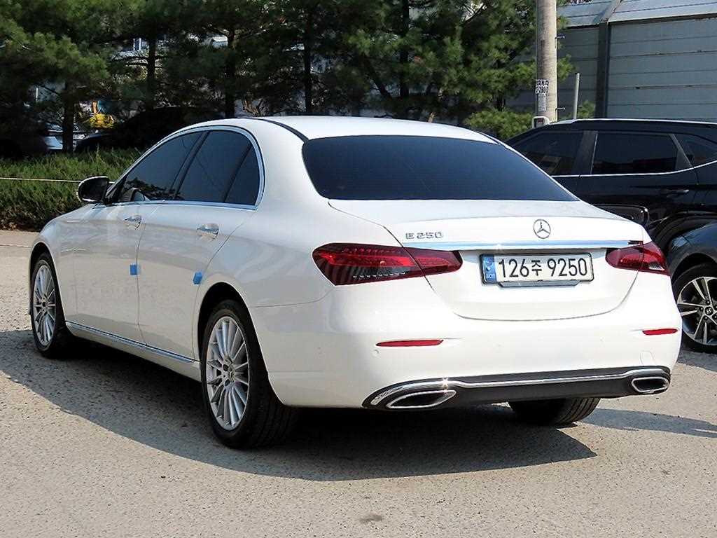 Mercedes Benz E class - Vista 3