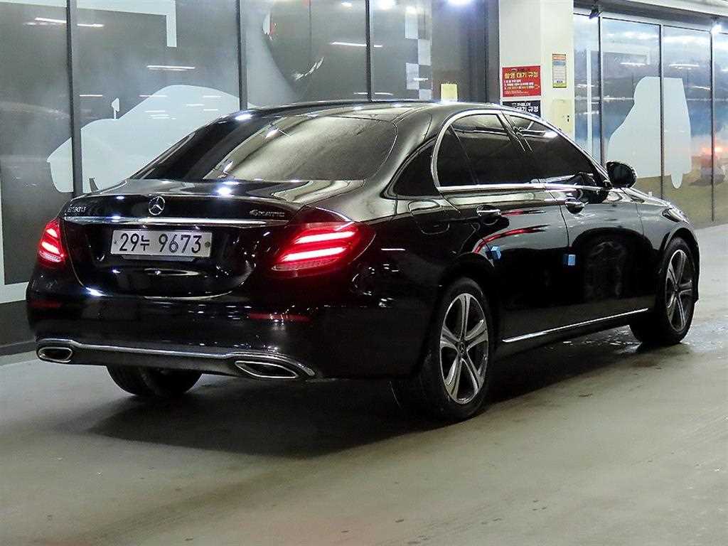 Mercedes Benz E class - Vista 4