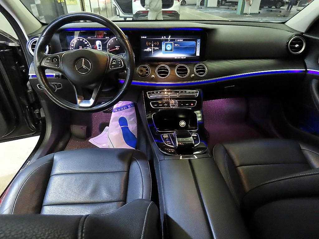 Mercedes Benz E class - Vista 10