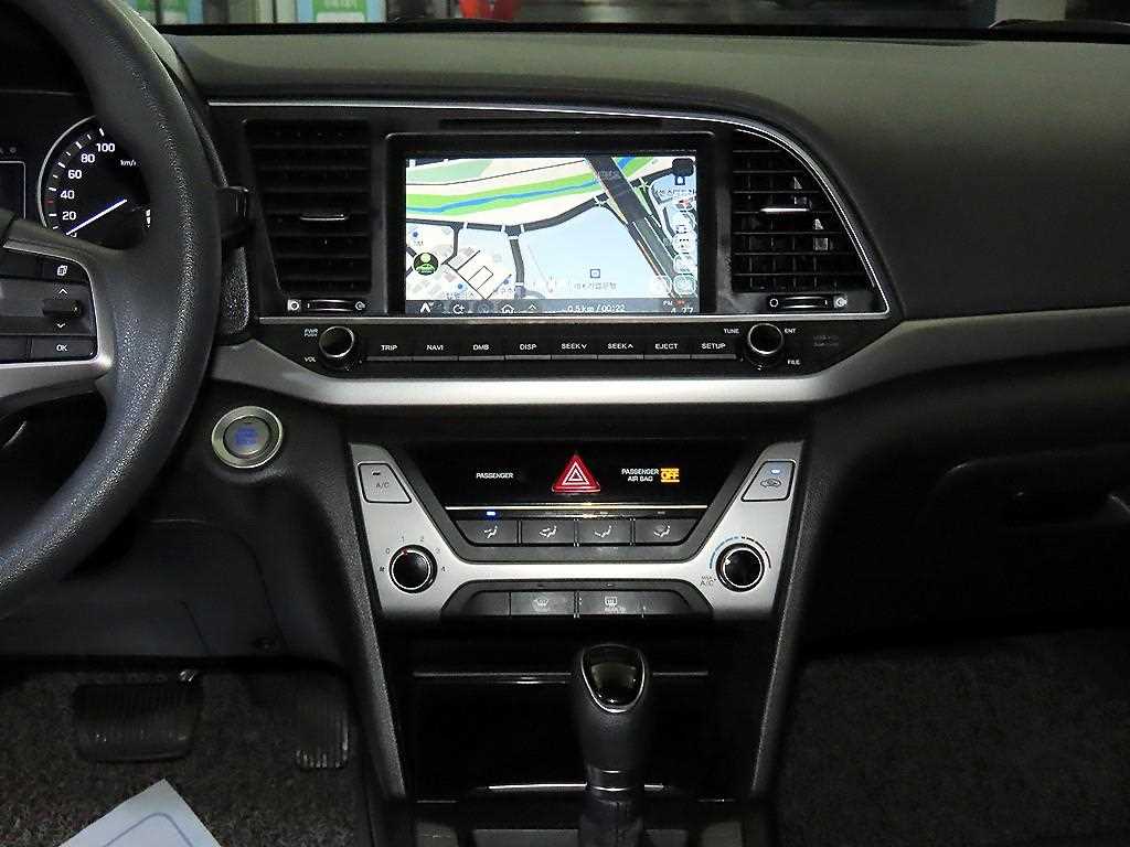 HYUNDAI Avante - Vista 11