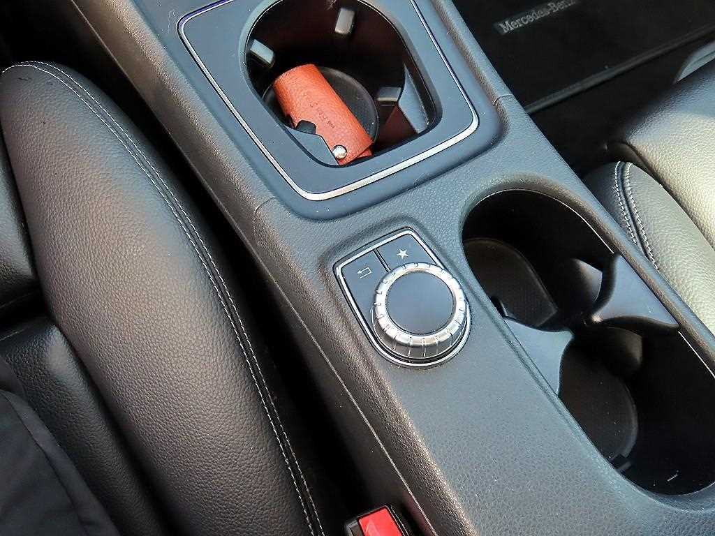 Mercedes Benz GLA Class - Vista 12