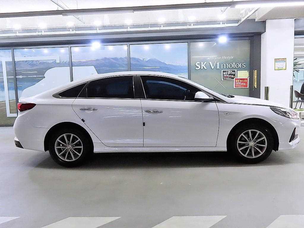 HYUNDAI Sonata - Vista 3