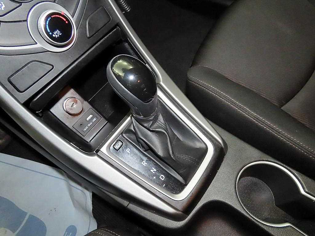 HYUNDAI Avante - Vista 12