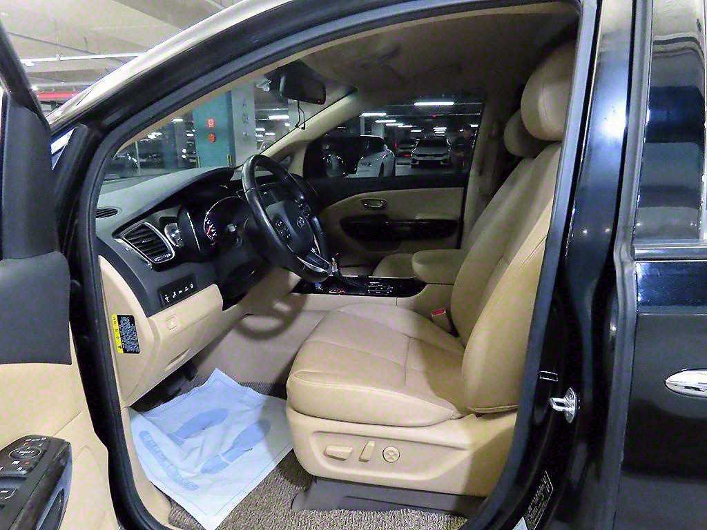 KIA Carnival - Vista 6