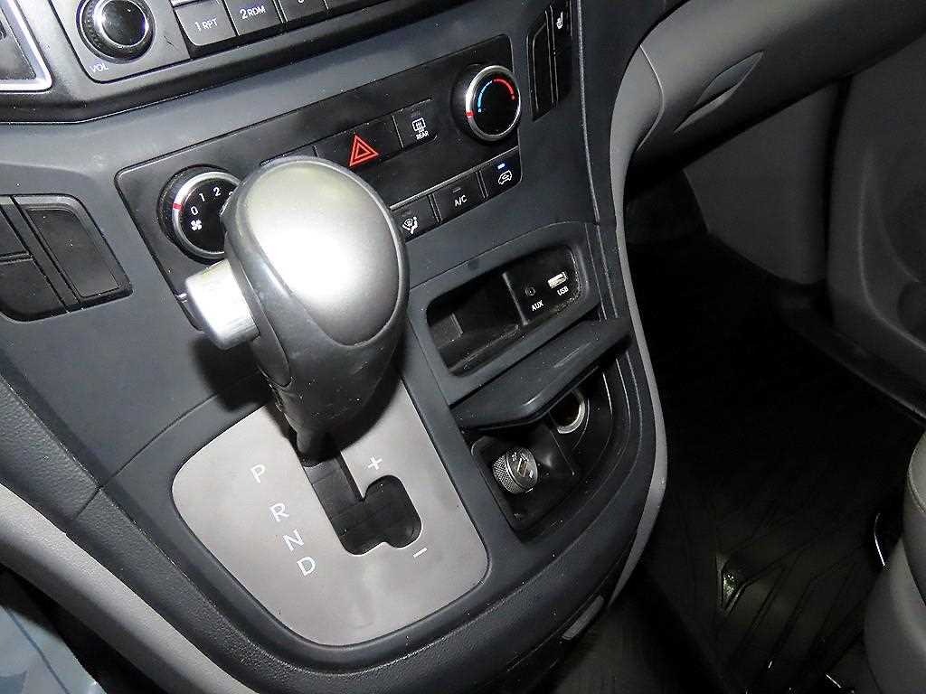 HYUNDAI Starex - Vista 12