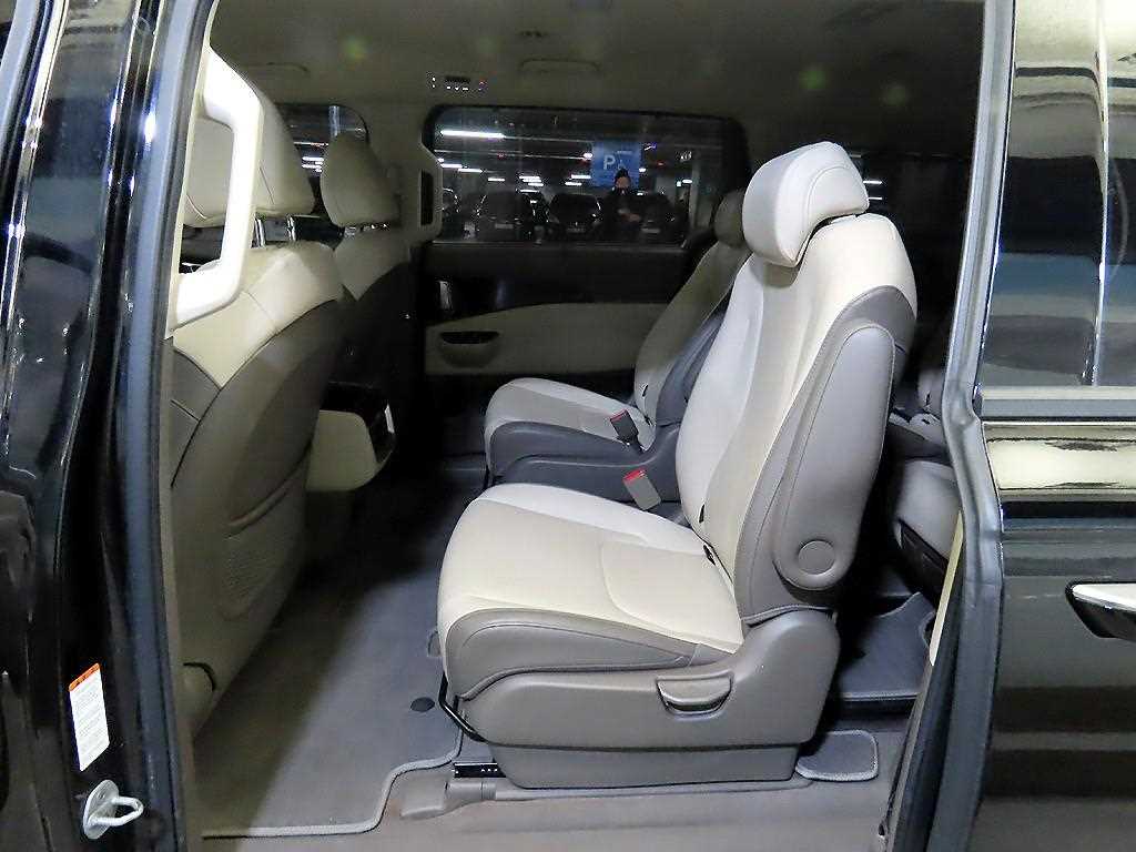 KIA Carnival - Vista 7