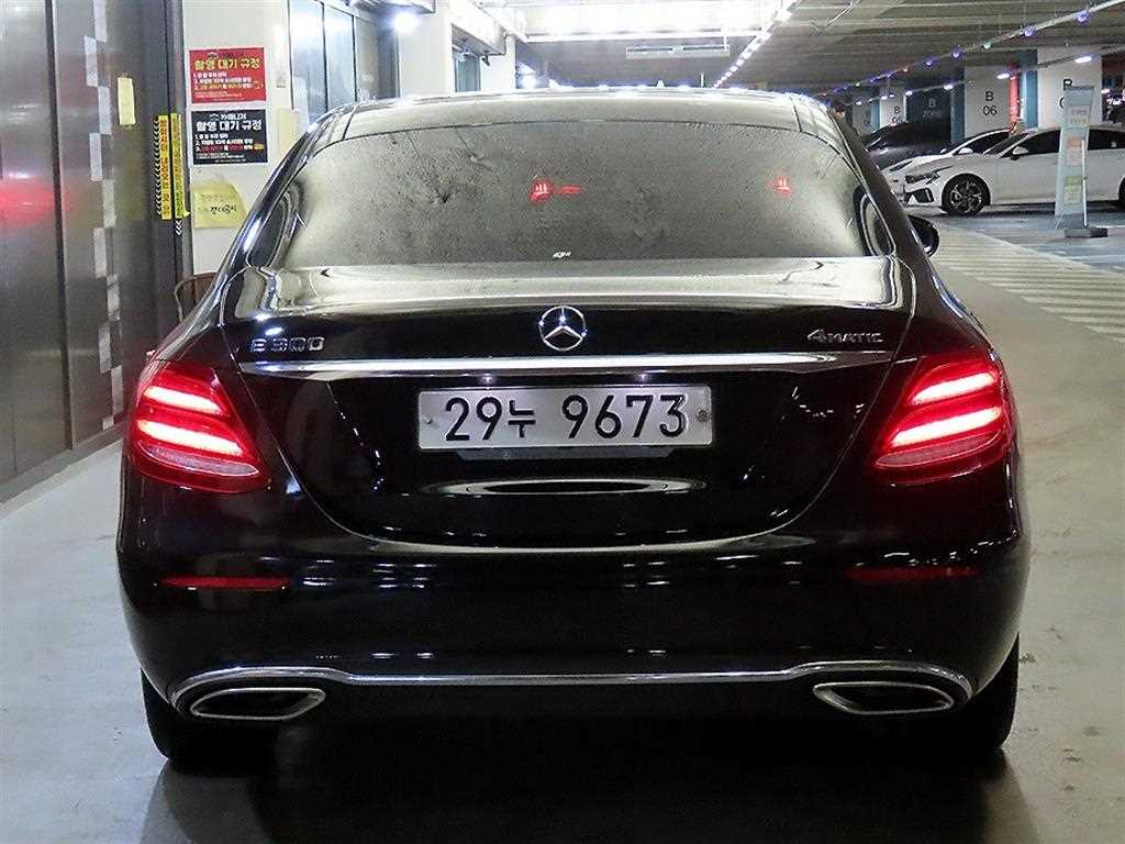 Mercedes Benz E class - Vista 5