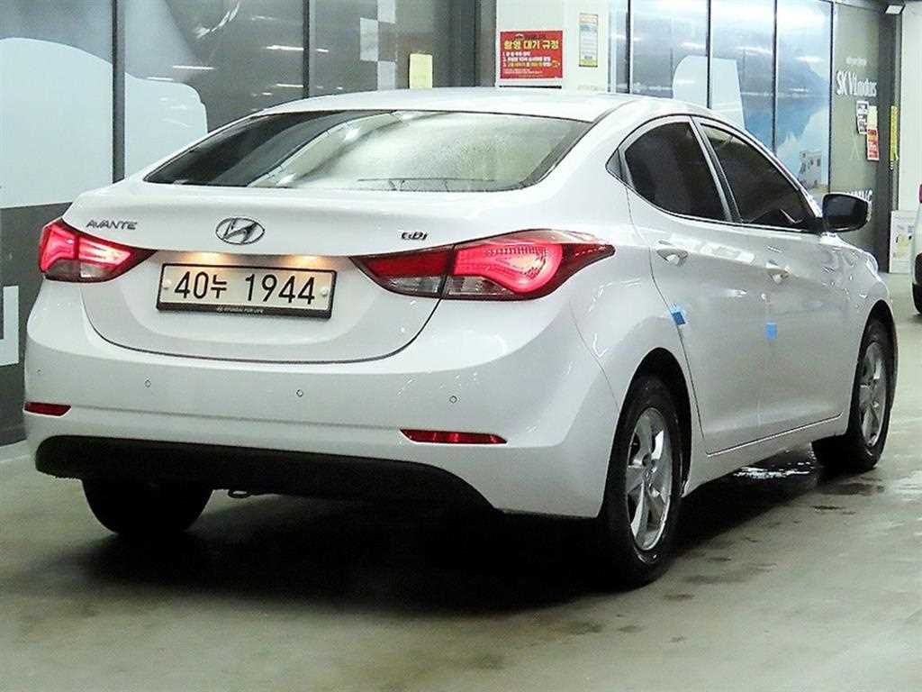 HYUNDAI Avante - Vista 4
