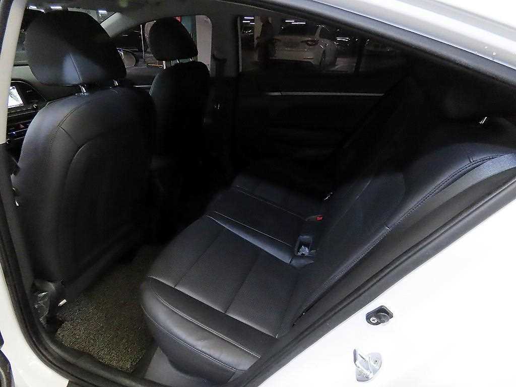 HYUNDAI Avante - Vista 7