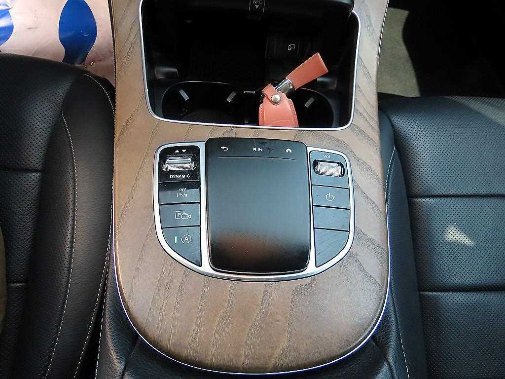 Mercedes Benz E class - Vista 12