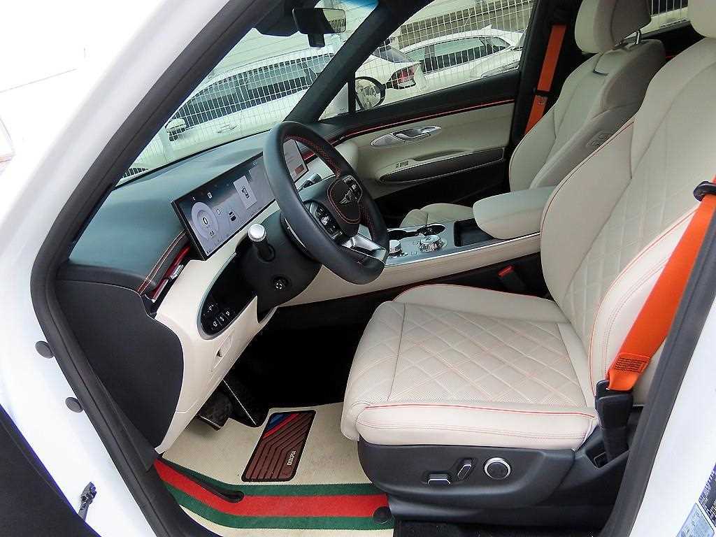 Genesis GV70 - Vista 5