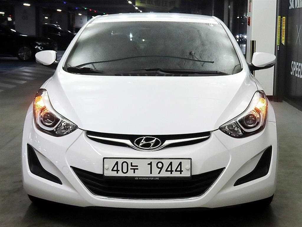 HYUNDAI Avante - Vista 2