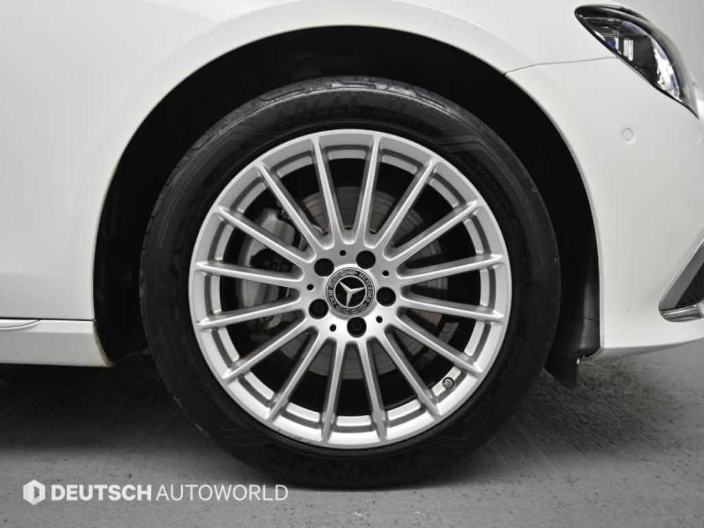 Mercedes Benz E class - Vista 5