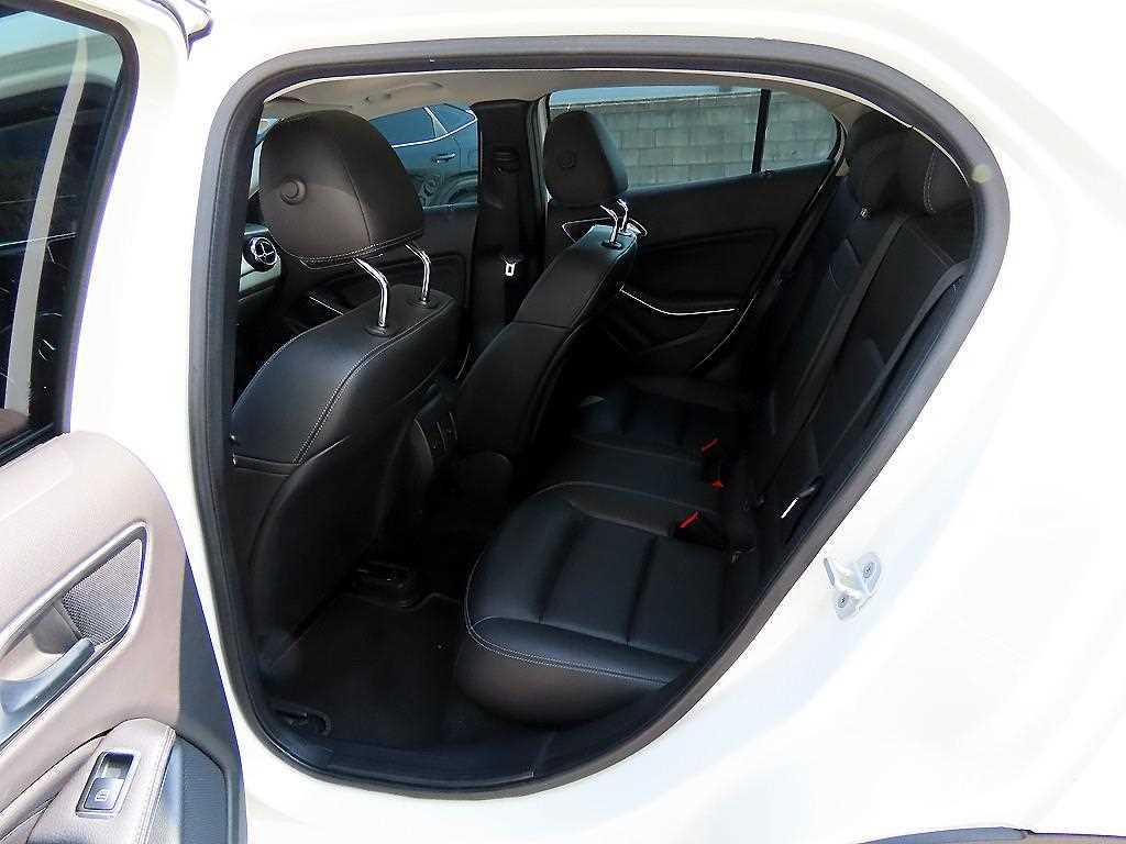 Mercedes Benz GLA Class - Vista 6