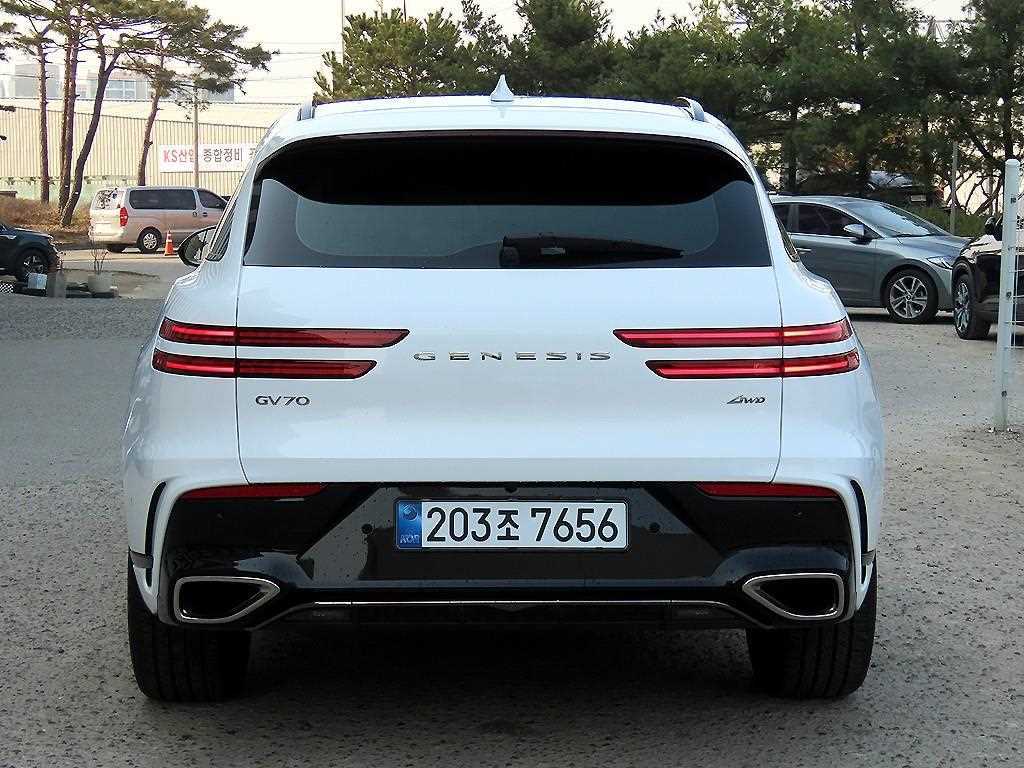 Genesis GV70 - Vista 4
