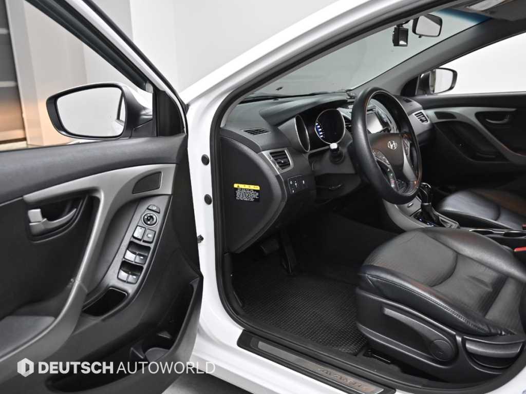 HYUNDAI Avante - Vista 11