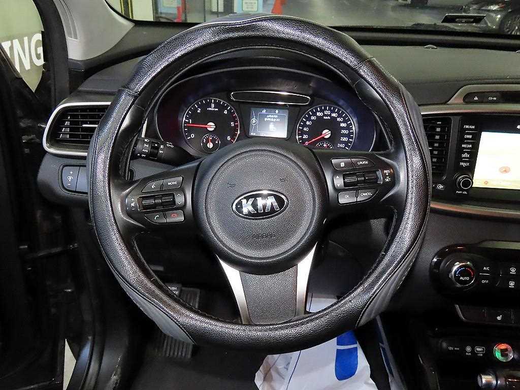 KIA Sorento - Vista 8