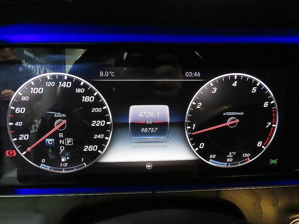 Mercedes Benz E class - Vista 9