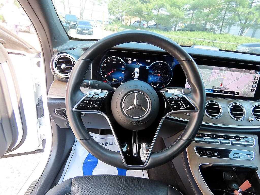 Mercedes Benz E class - Vista 8