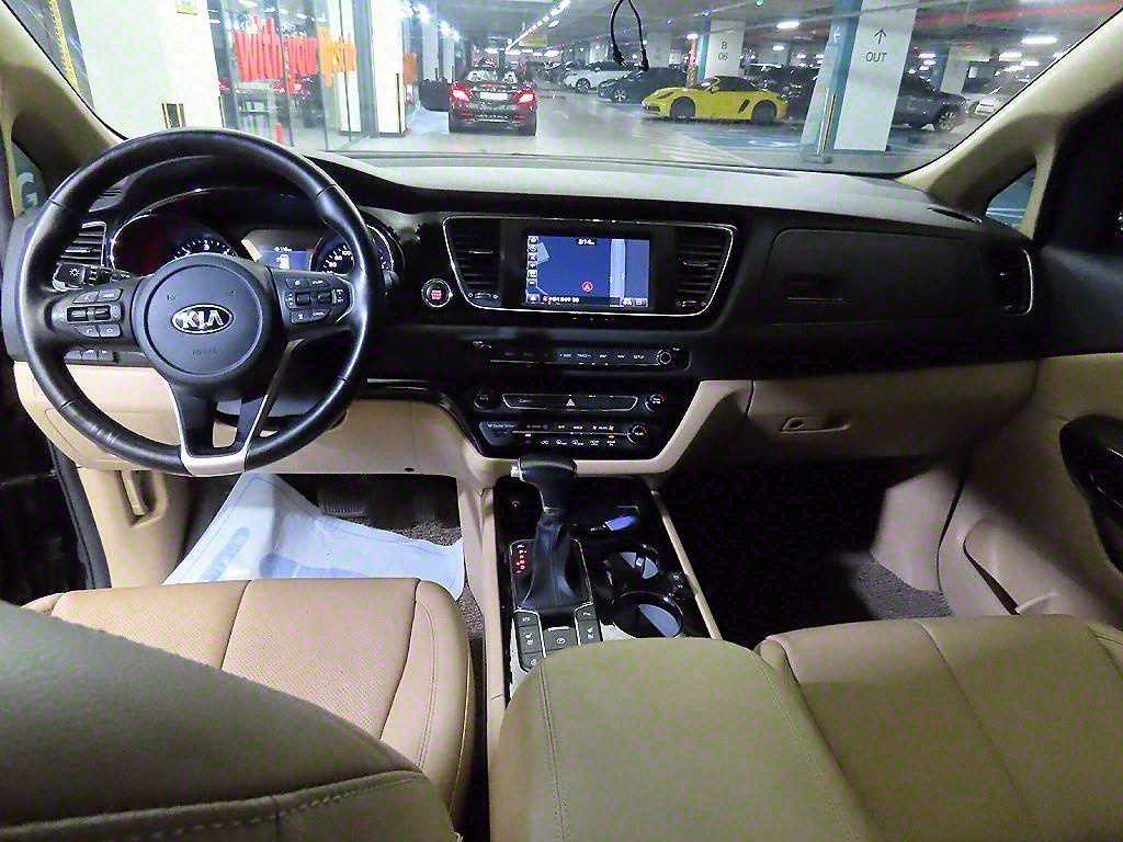 KIA Carnival - Vista 10