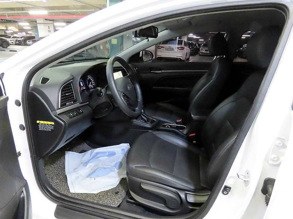 HYUNDAI Avante - Vista 6