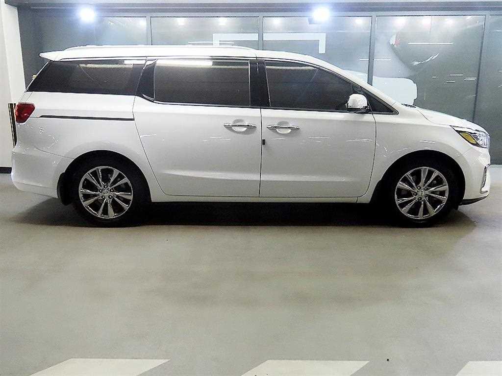 KIA Carnival - Vista 3