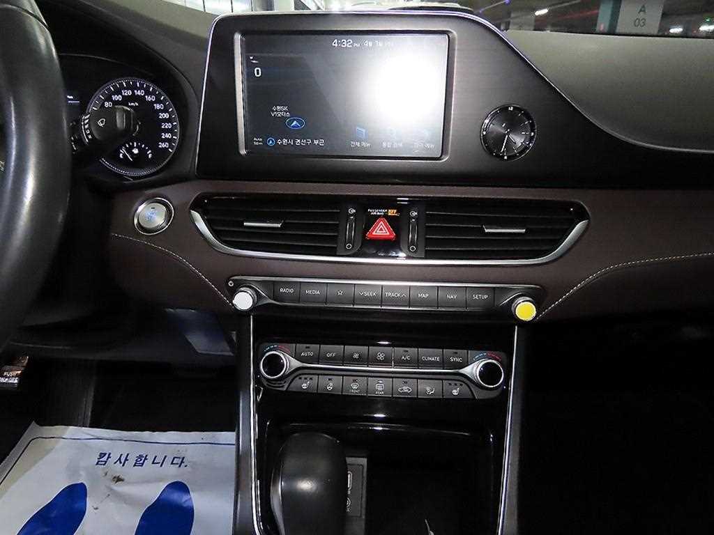 HYUNDAI Grandeur - Vista 11