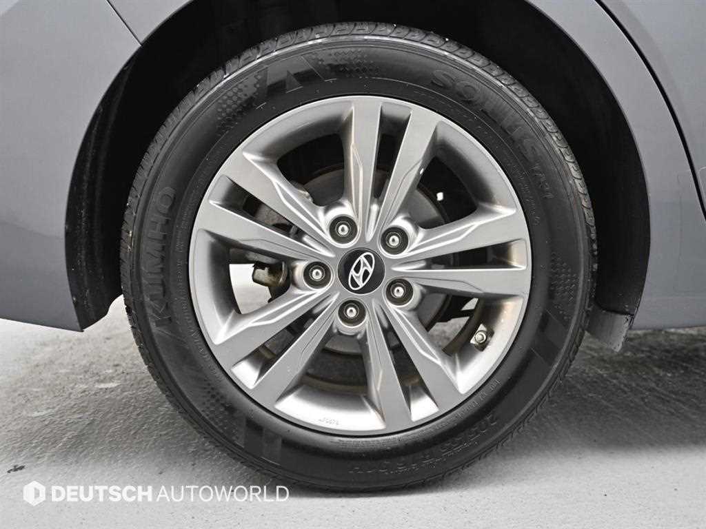 HYUNDAI Avante - Vista 5