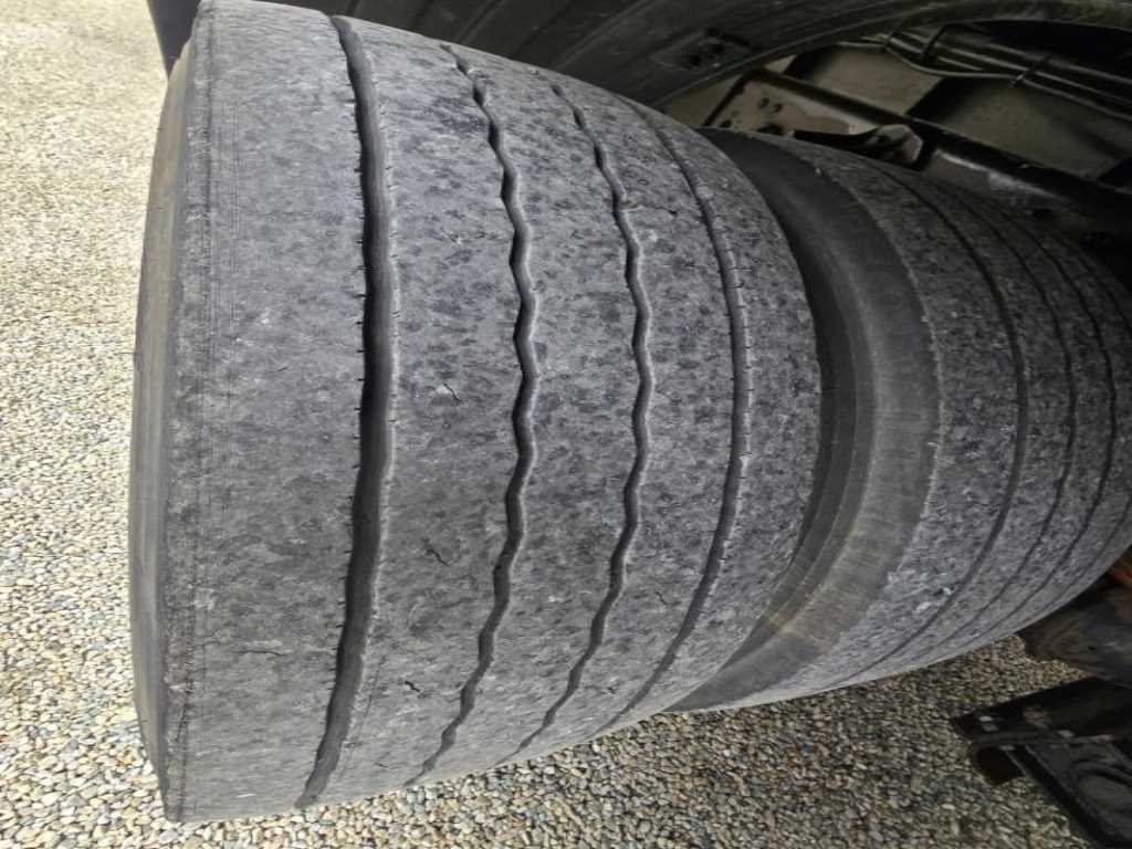 medium and large cargo truck - Vista 12