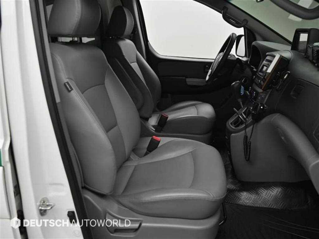 HYUNDAI Starex - Vista 9