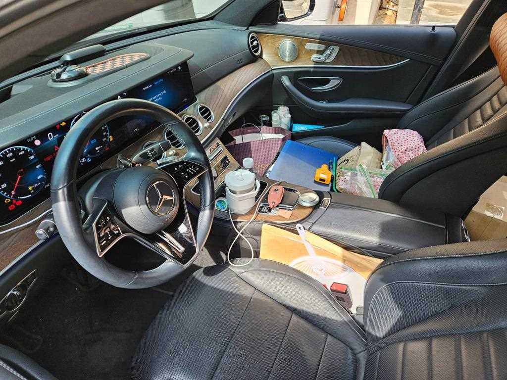 Mercedes Benz E class - Vista 8