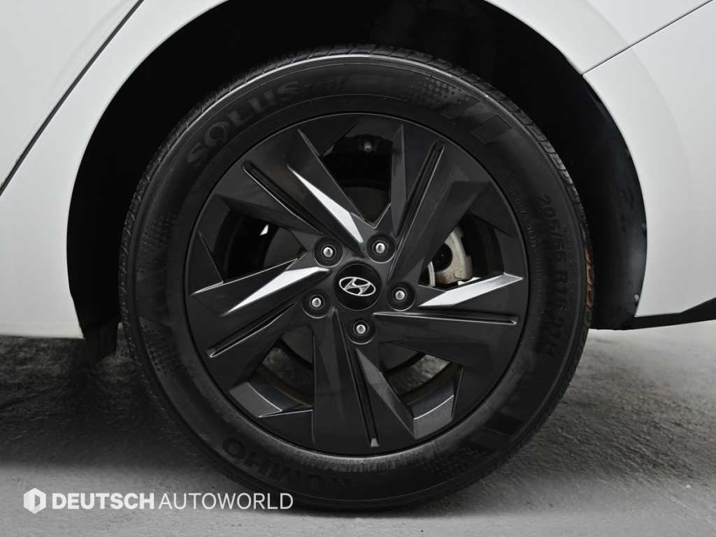 HYUNDAI Avante - Vista 5